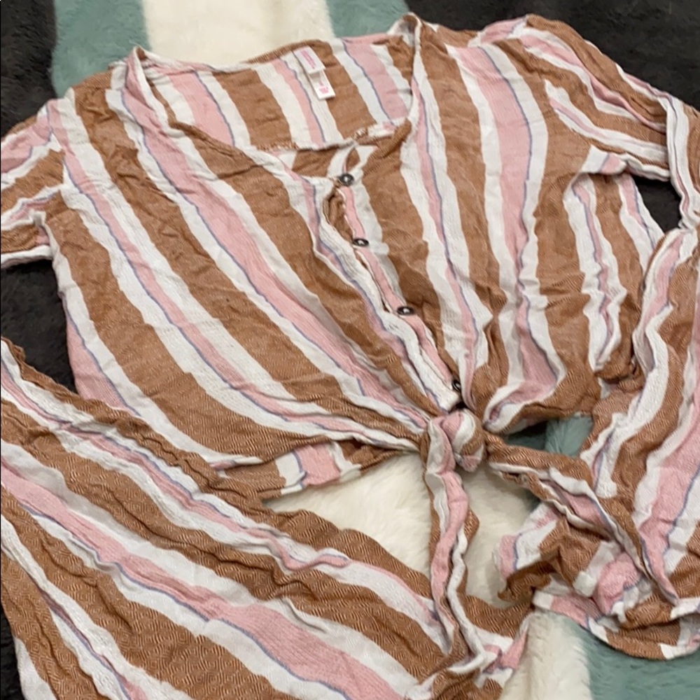 Cropped Long flowy sleeved shirt